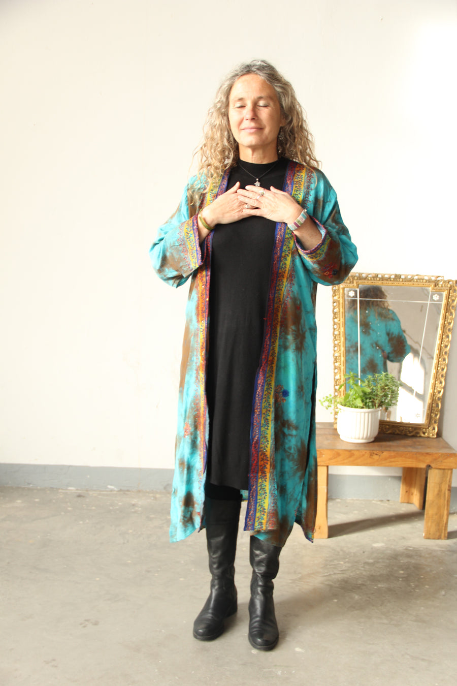 ANAGHA Devi Kimono